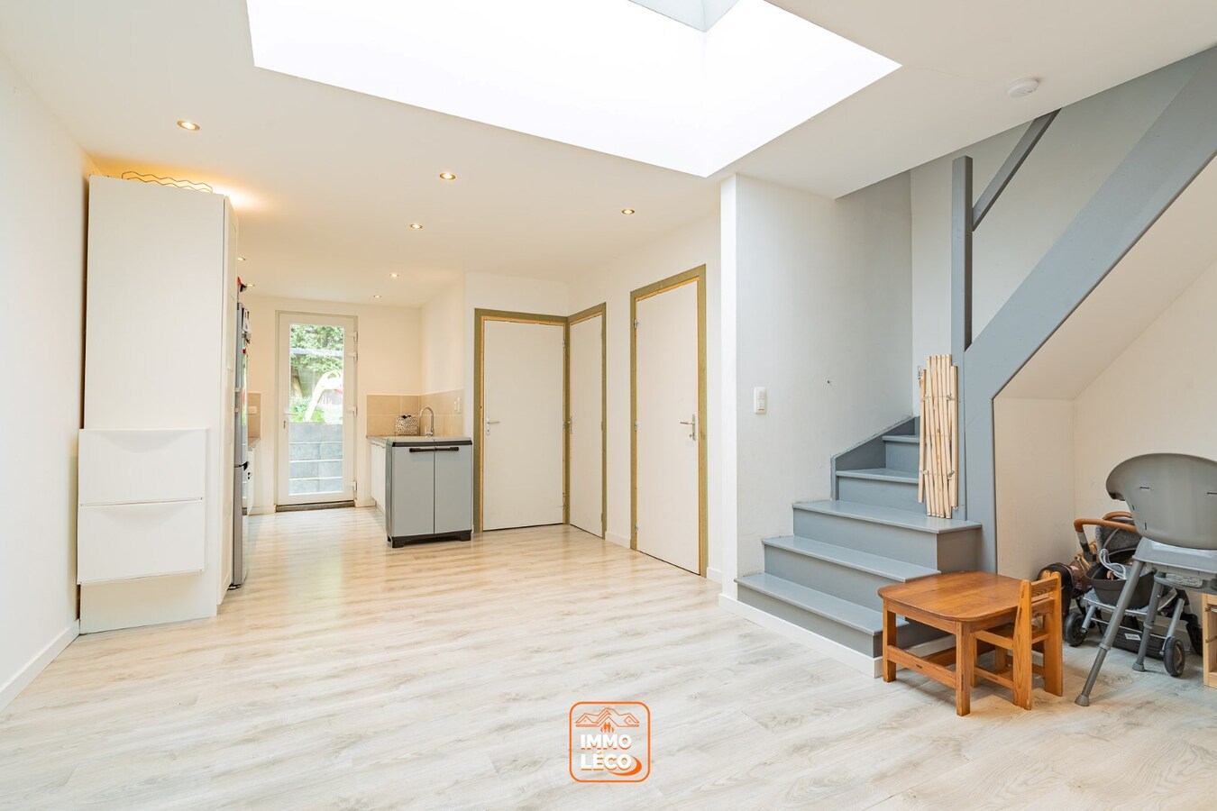 Maison rénovée avec de beaux volumes, 3 chambres et jardin ! 