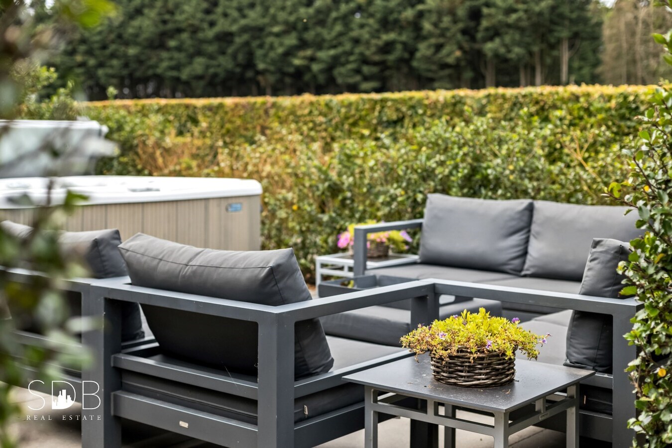 Hedendaagse woning inclusief paardenaccommodatie en graslanden op 4,22ha 