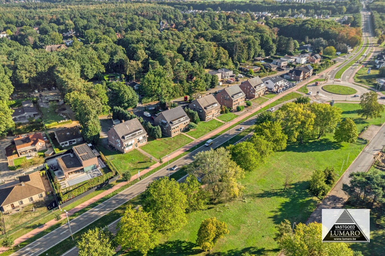 Gelijkvloers appartement met 3 slaapkamers, en ruime garage 