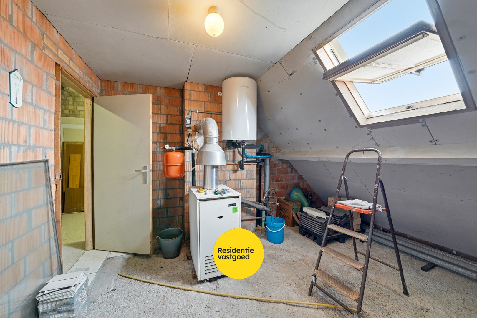 Ruime bel-etage met grote garage en 3 slaapkamers 