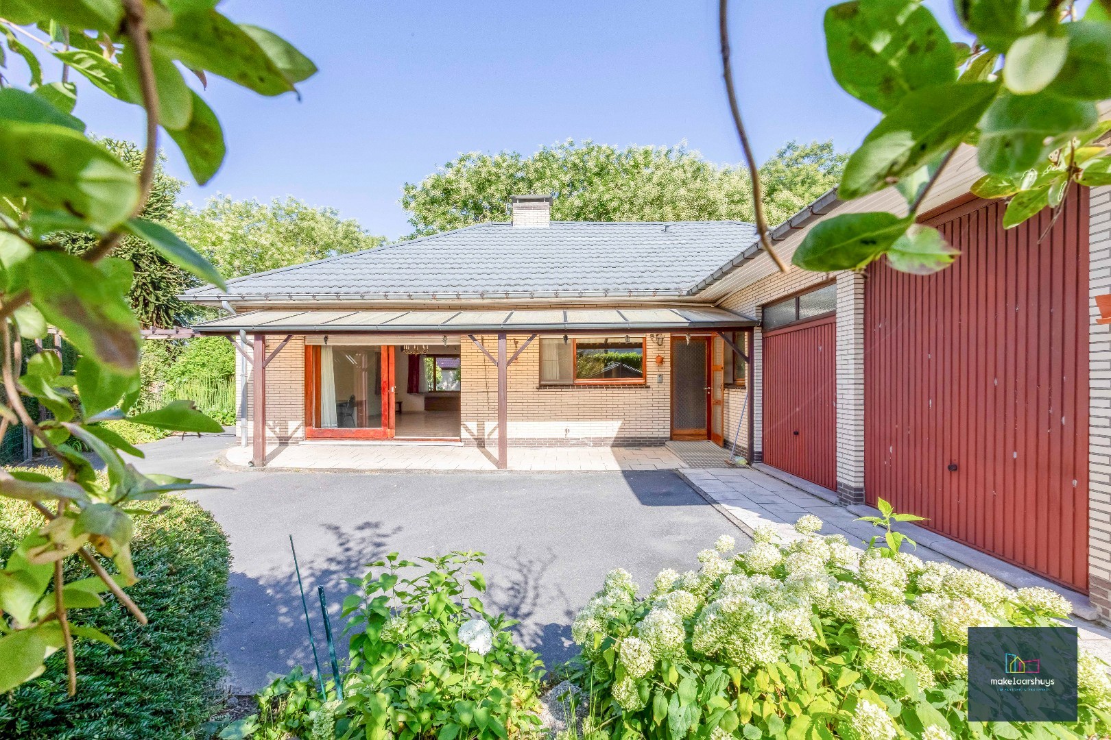 Rustig gelegen ruime bungalow met dubbele garage in Drongen 