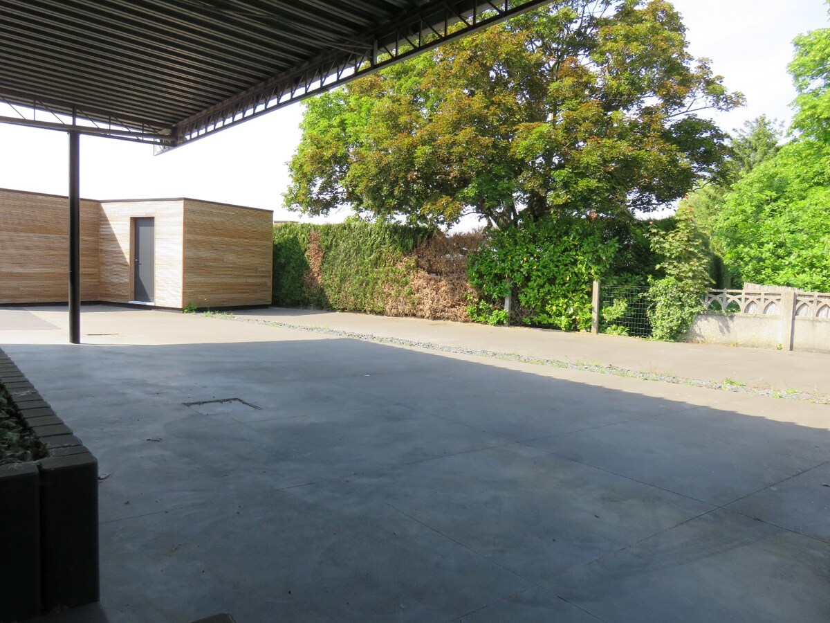 "Modern commercieel kantoor in Hasselt | Volledig gerenoveerd in 2018. 