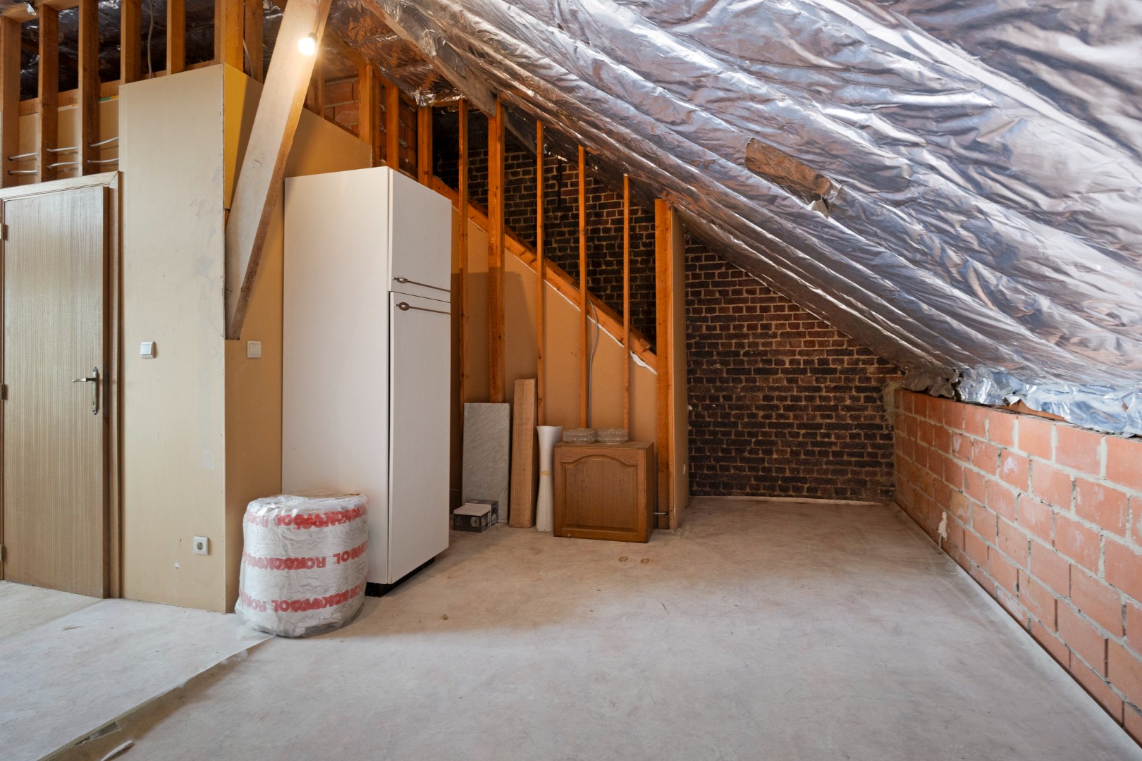 Ruime woning met ruime tuin en garage op een perceel van 802m² in Holsbeek – EPC 280 kWh/m² - bewoonbare opp. 243 m² 