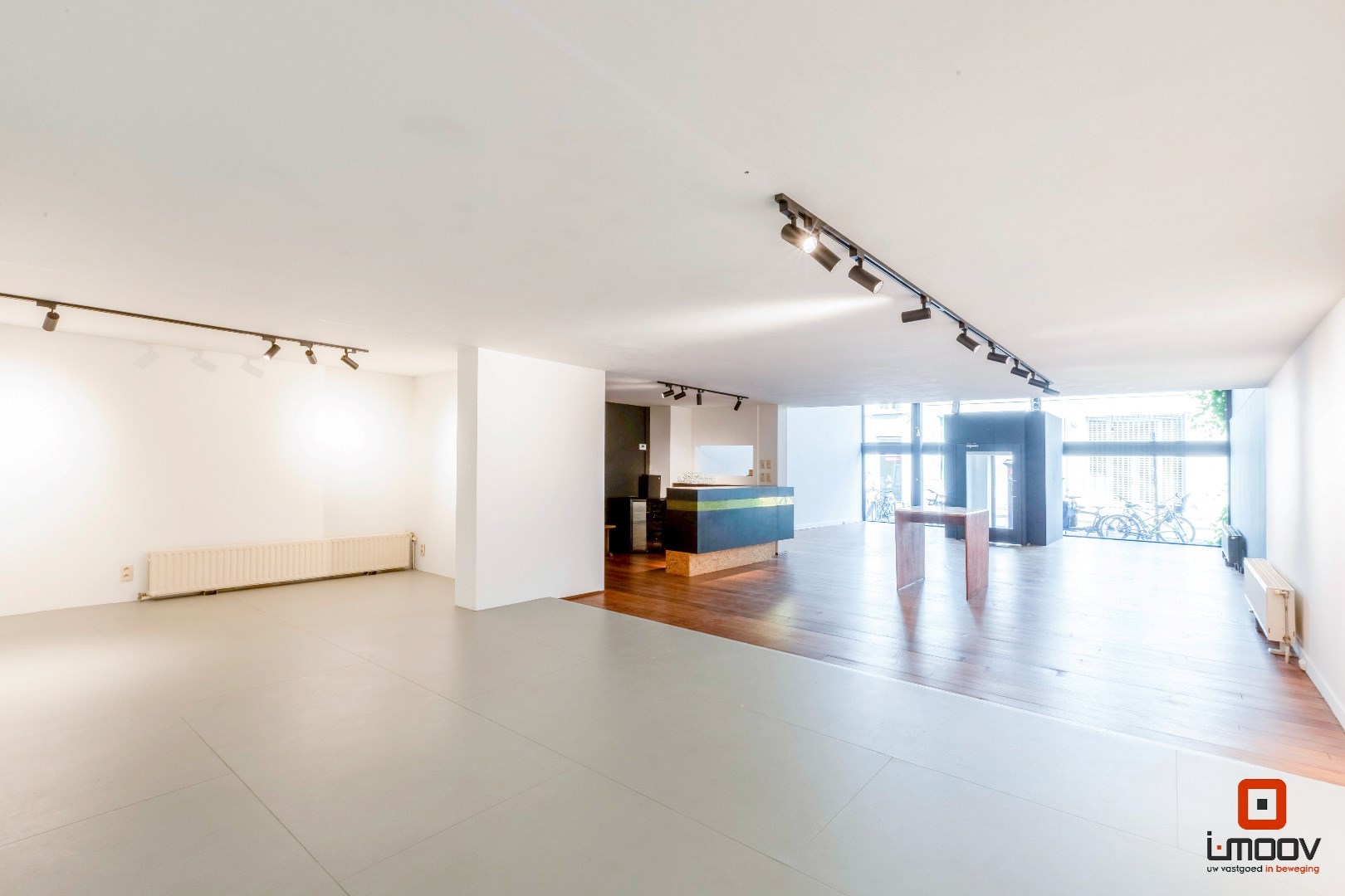 Uitzonderlijk ruim en lichtrijk handelspand met showroom op toplocatie in Gent 