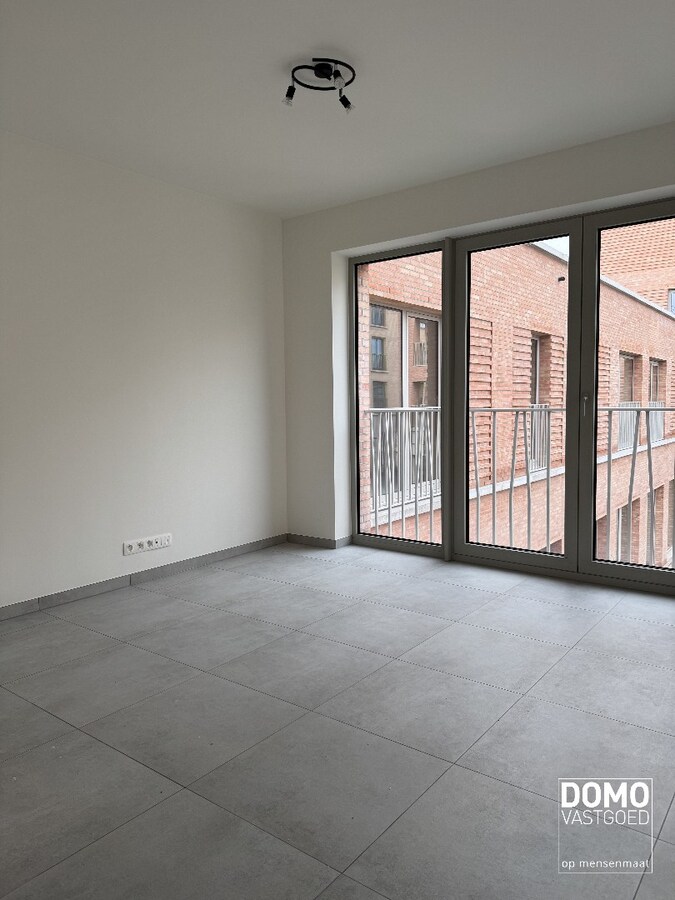 NIEUWBOUWAPPARTEMENT MET 2 SLAAPKAMERS, TERRAS, ONDERGRONDSE AUTOSTANDPLAATS EN KELDERBERGING IN RESIDENTIE "DE KWINT" TE ZONHOVEN 