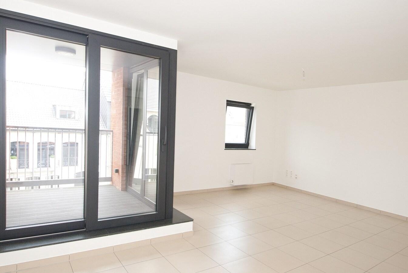 Instapklaar appartement - 2 slpks - lift - 2 terrassen - parking 