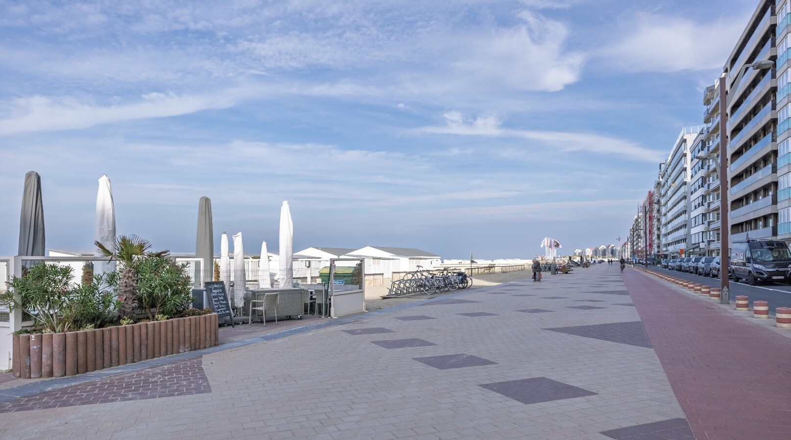 Uitzonderlijk hoekappartement met zijdelings zeezicht 