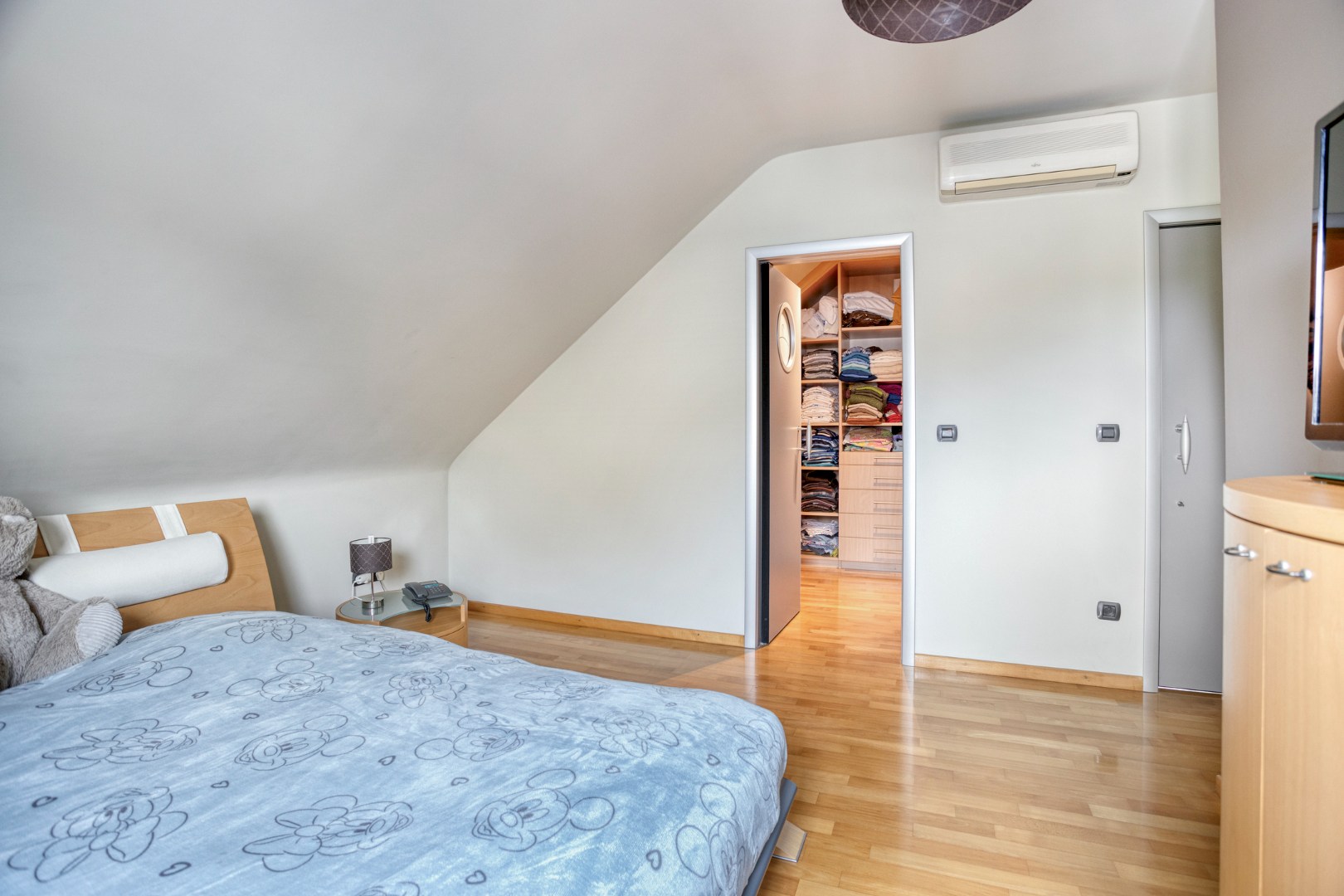 Slaapkamer 1 met dressing