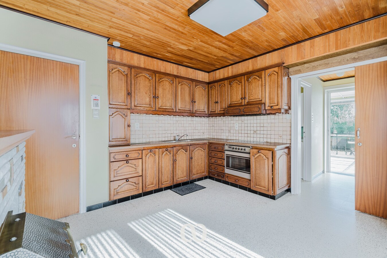 Stevige gezinswoning met tuin en volledige kelder in Lozer 