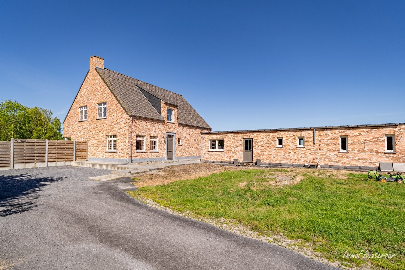 Magnifique domaine avec une villa neuve et un chenil et une pension pour chats agréés à Diksmuide 