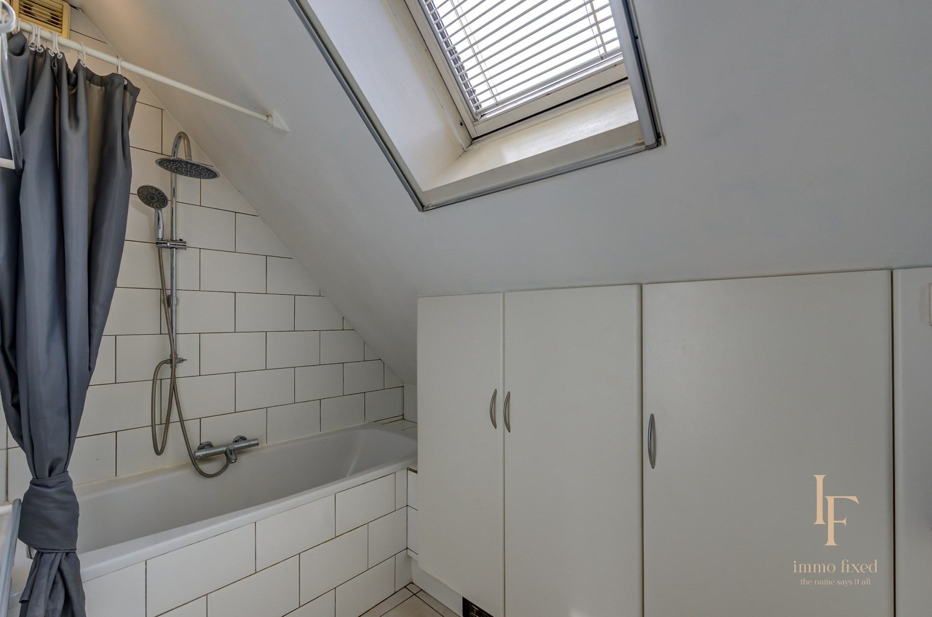 Vrijstaande woning (TE RENOVEREN) op 1400m2 grond te Schilde! 