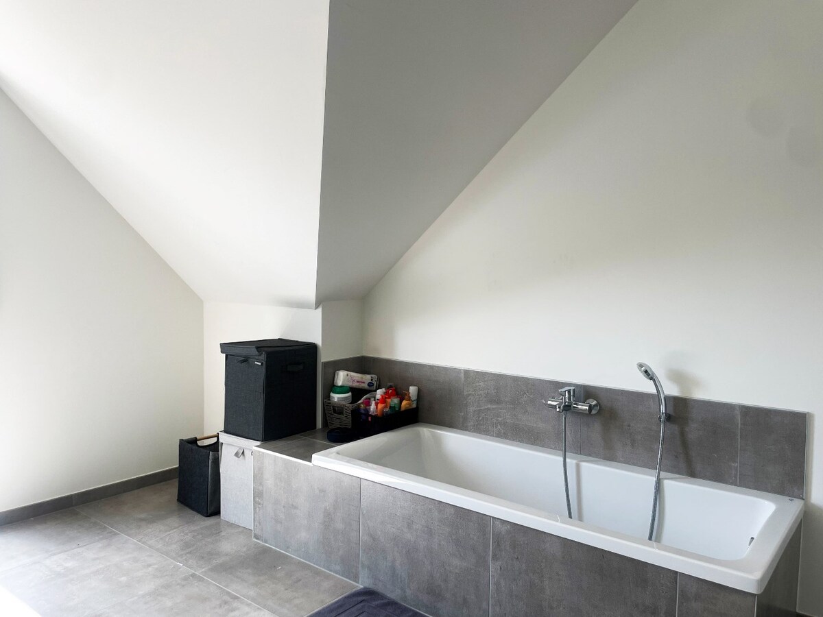 Coup de cœur assuré : maison 3 façades moderne et lumineuse ! 