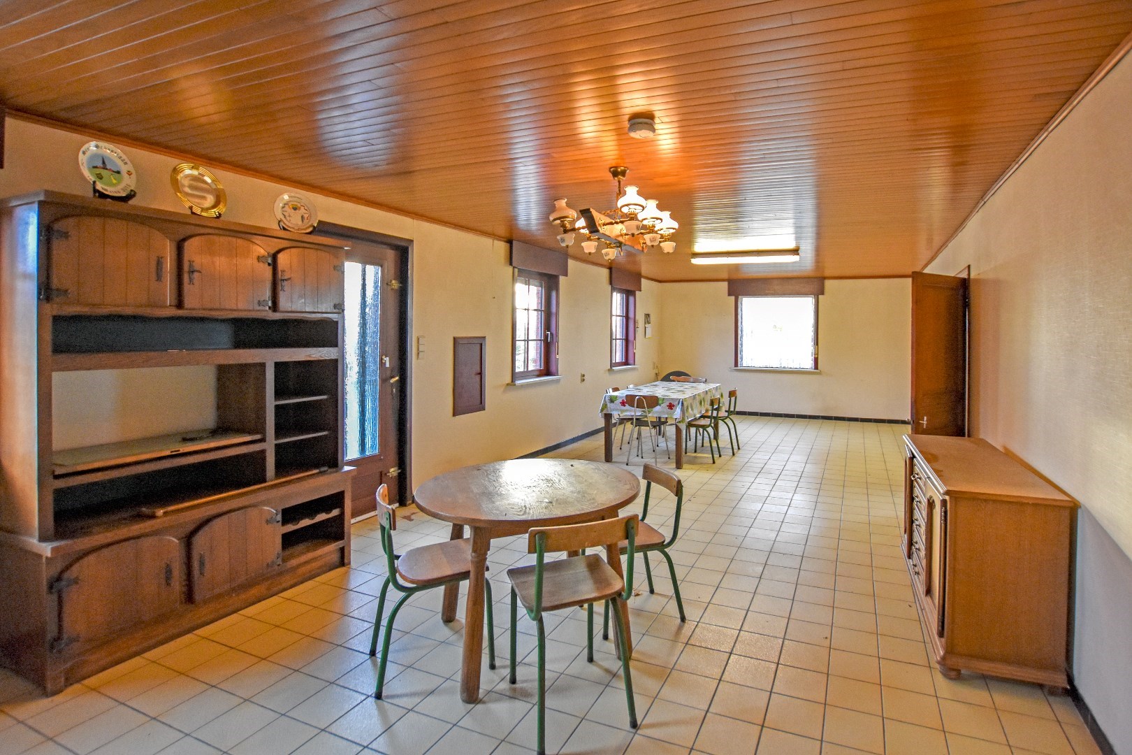 Landelijk gelegen te renoveren hoeve op 4395m². 