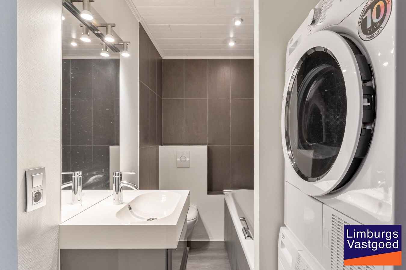 Gelijkvloers appartement, 78 m², 2 slpk, ruim terras, autostaanplaats 