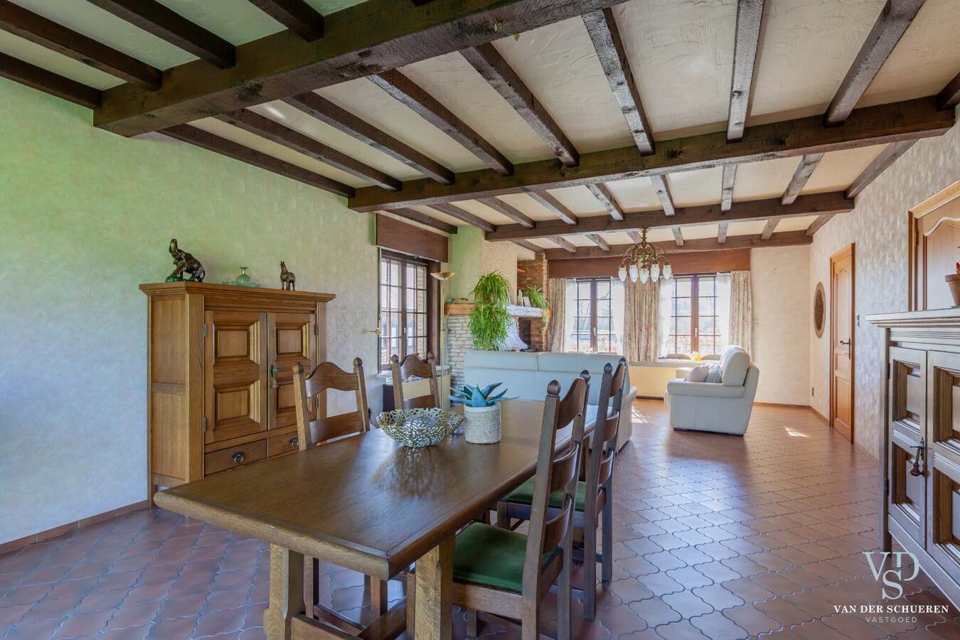 Exceptioneel landhuis met bijgebouw in groene omgeving 