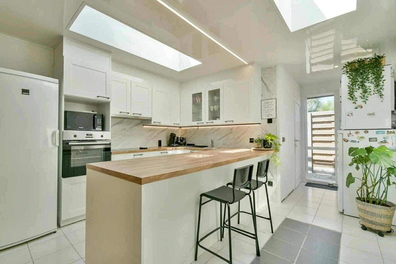 Gerenoveerde rijwoning met 3 slaapkamers en tuin te Roeselare 