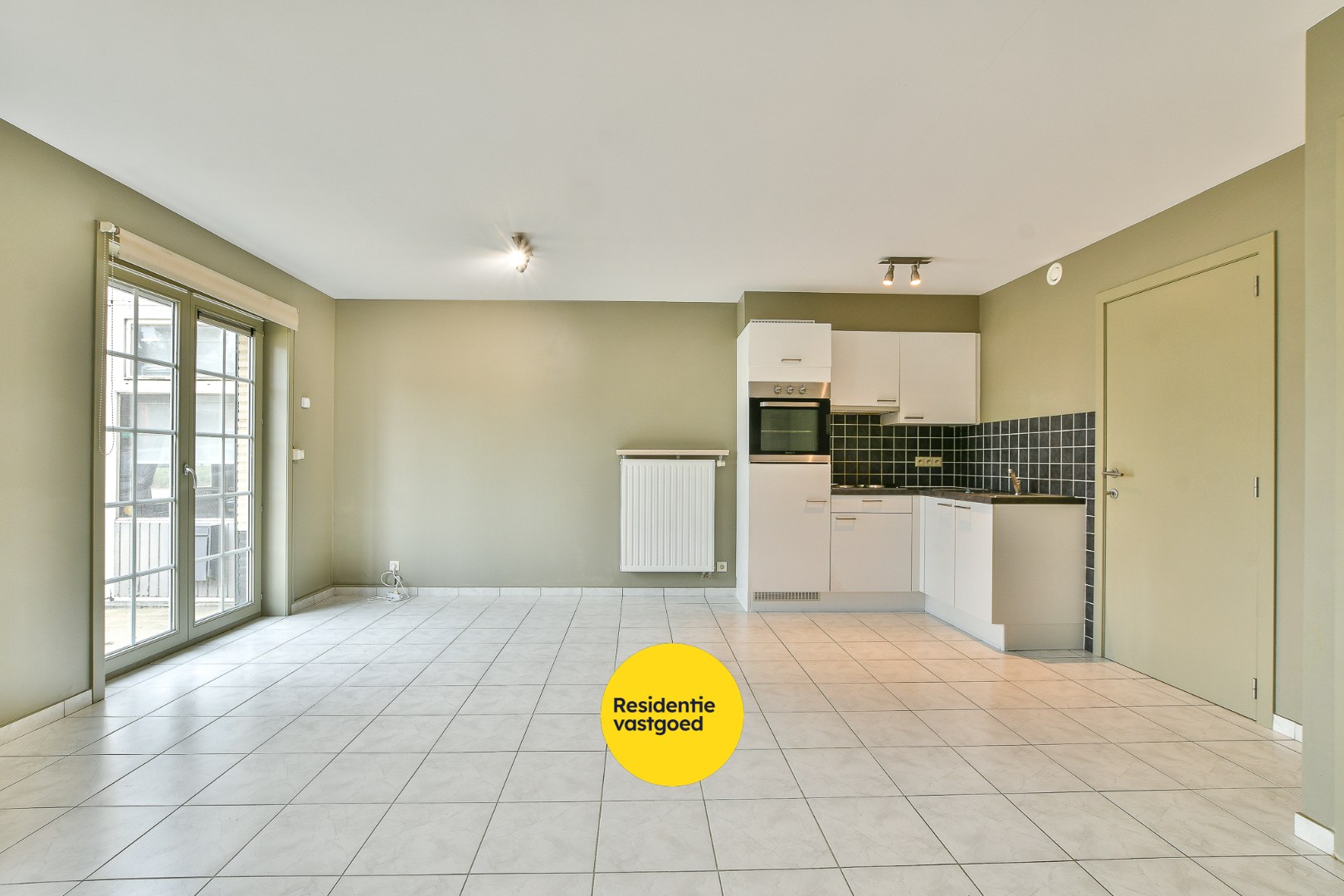 Modern gelijkvloers appartement met 2 slaapkamers– op slechts 500m van strand en zee! 