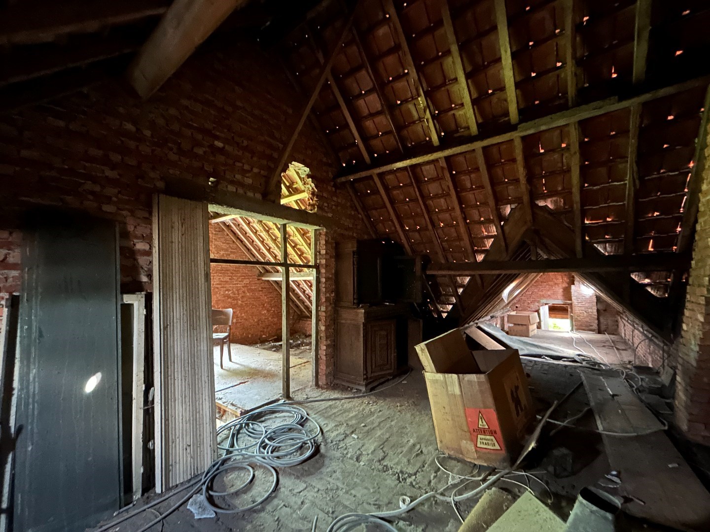 Te renoveren woning met loods/werkplaats in Geel 