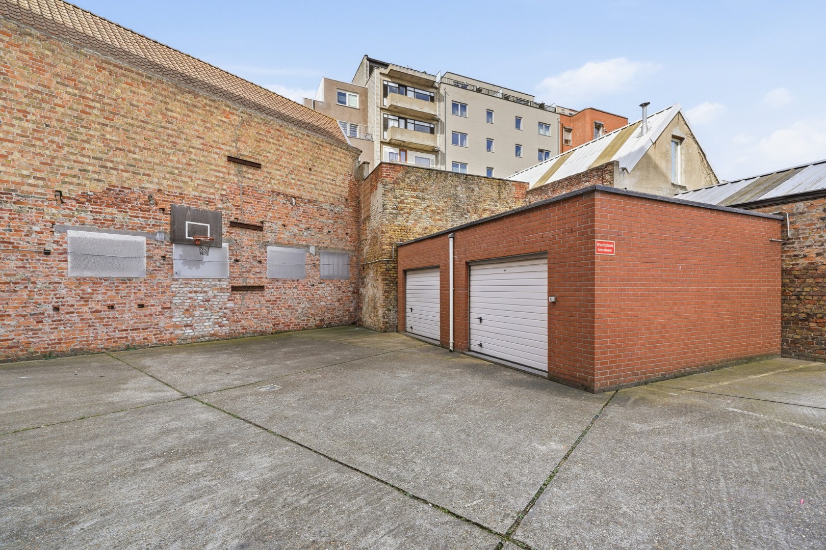 Ruim appartement met 3 slaapkamers, 2 terrassen, garage en staanplaats in Oostende 