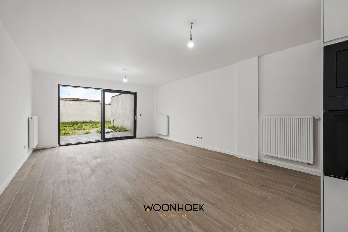 Gerenoveerde, 6-slpk woning, zonnige tuin en 2 bdkms te Sint-Niklaas! 