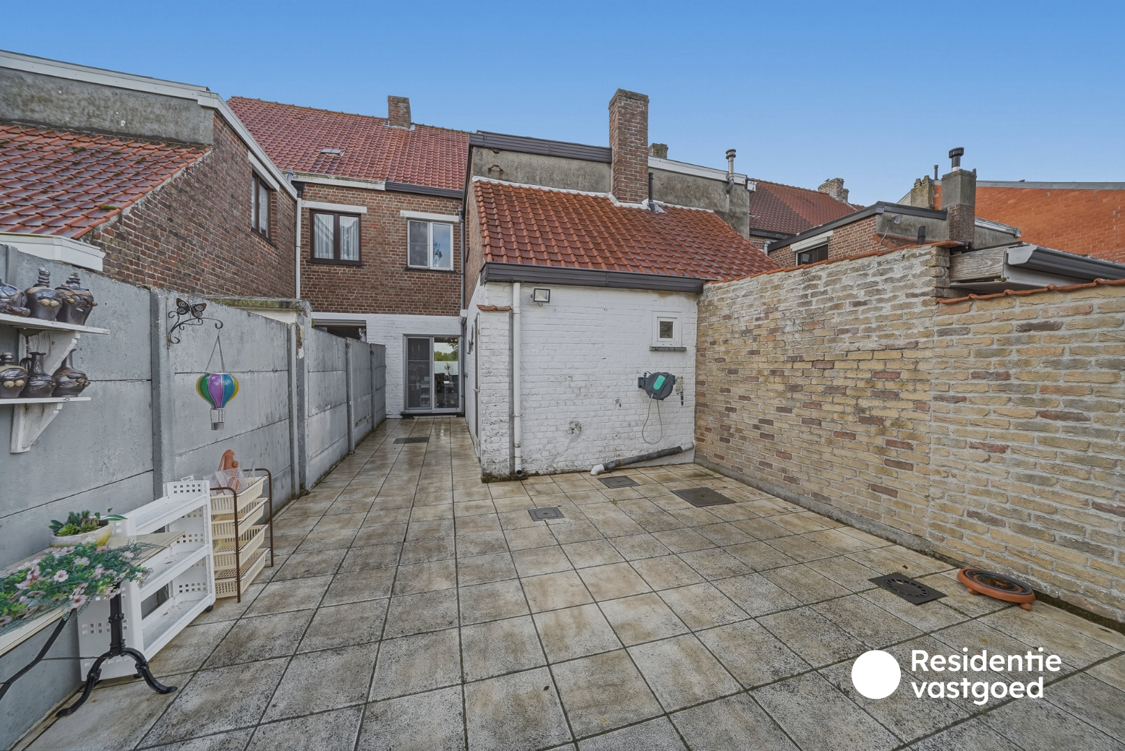 Gezellige woning met diepe tuin en 3 kamers nabij centrum Oudenburg 
