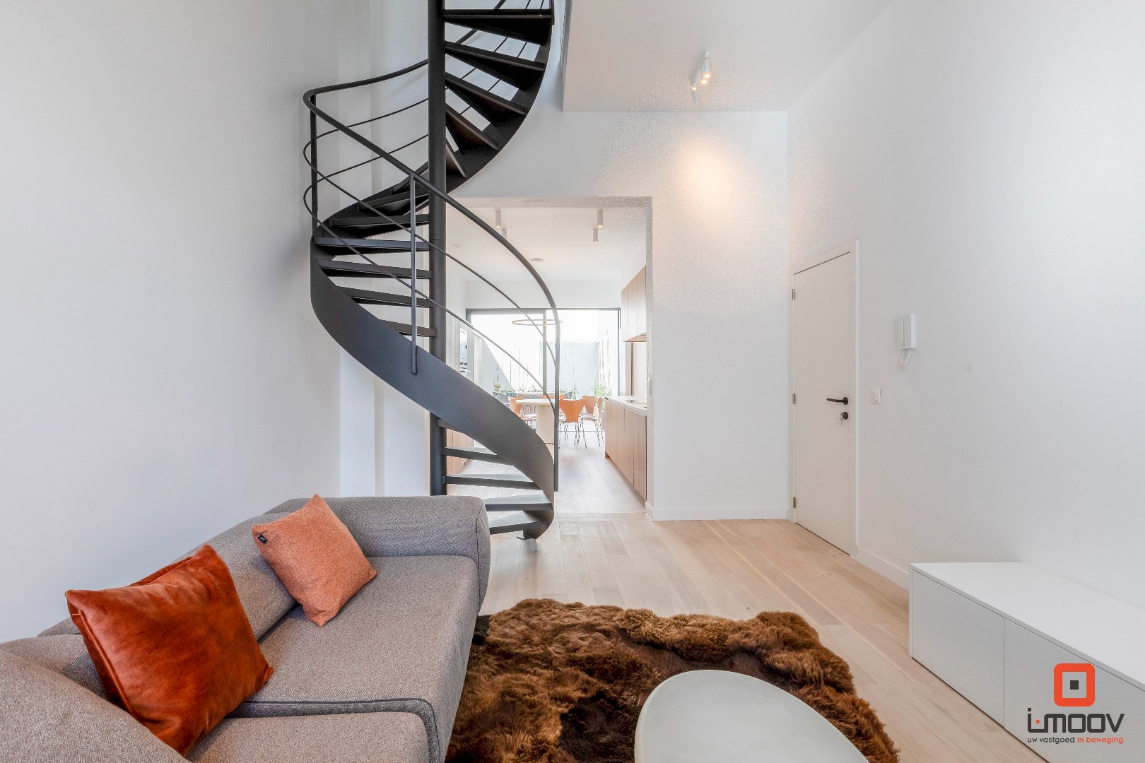 Instapklare tweeslaapkamer duplex met groot terras in de Nieuwpoortsesteenweg, Oostende 