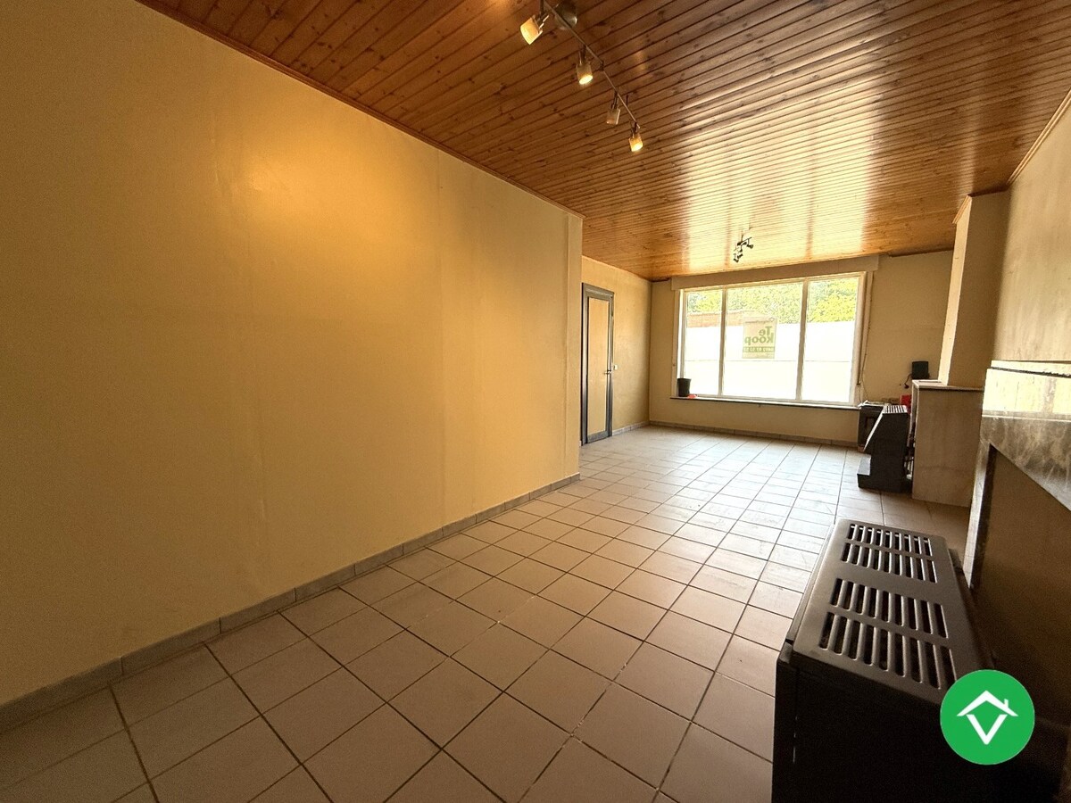 Op te frissen rijwoning met 3 slaapkamers en tuin in centrum Staden 