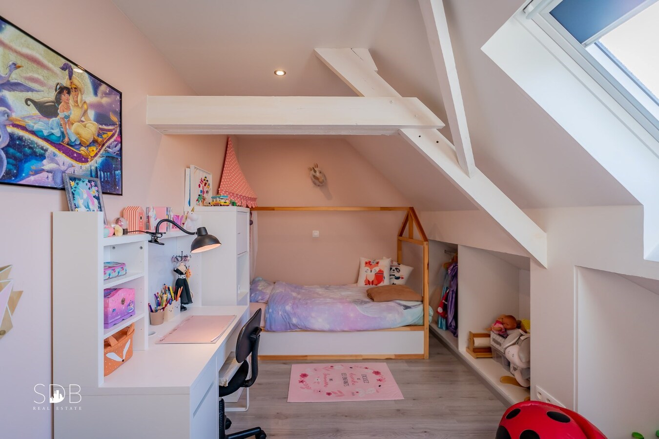 Hedendaagse gesloten bebouwing 