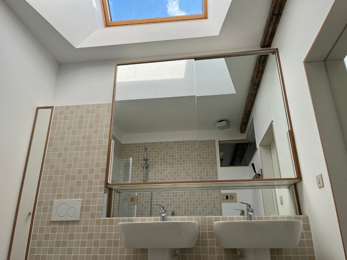 Design duplex appartement te centrum Dikkelvenne. 