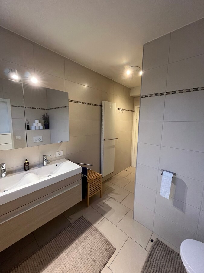 Bijzonder ruim 2-slpk-luxeappartement in centrum De Pinte 