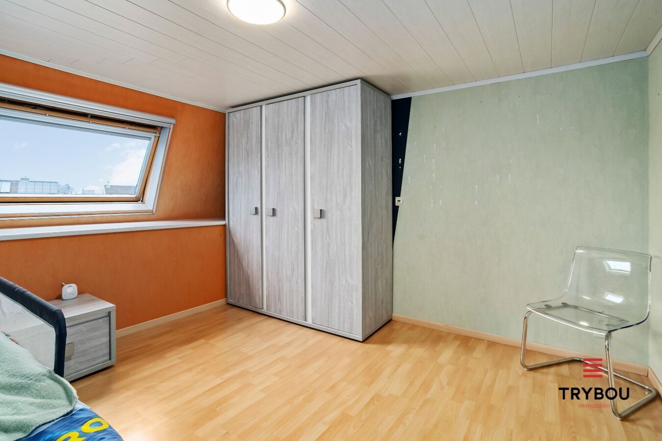 Uiterst ruime woning op het 'Stationsplein' in Merkem 