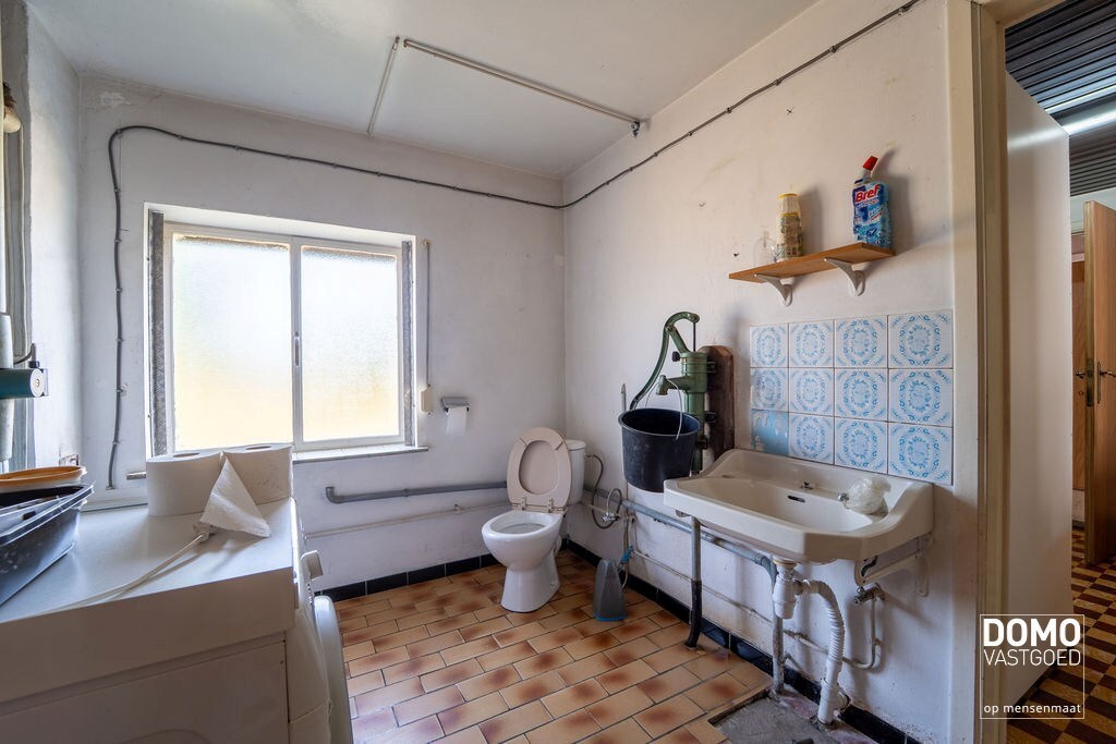 Te renoveren woning met grote tuin en achterliggende stal 