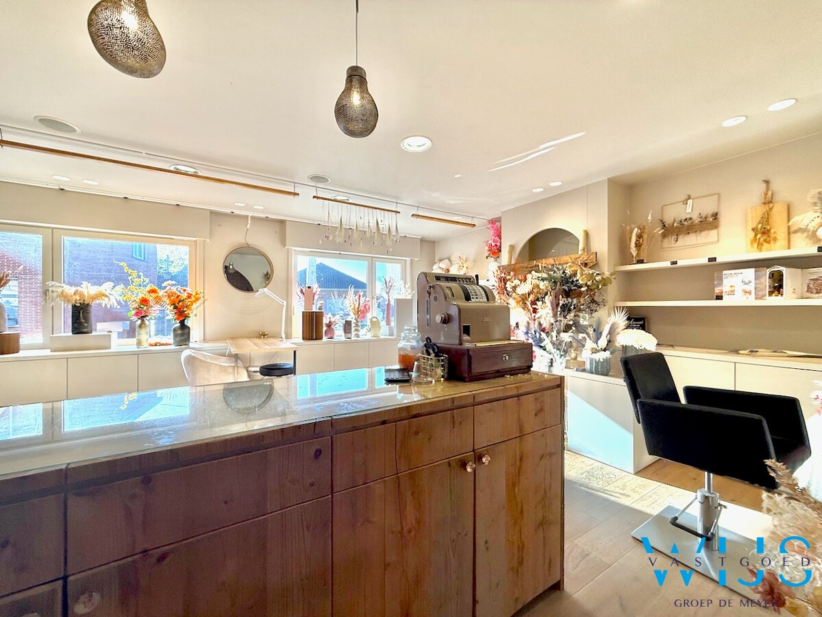 Toffe winkelruimte in centrum Ertvelde ! 