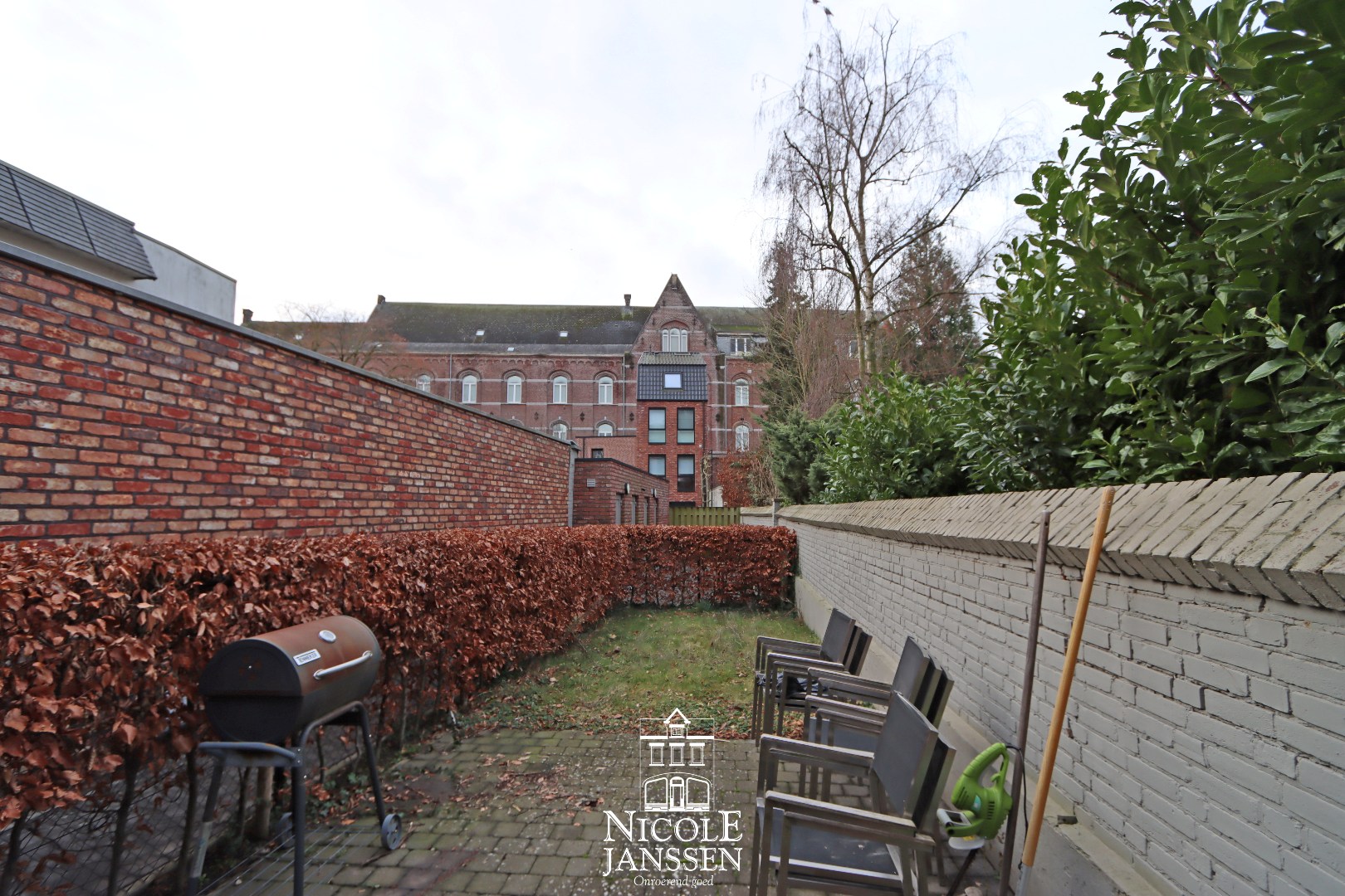 Nieuwbouwwoning met tuintje 