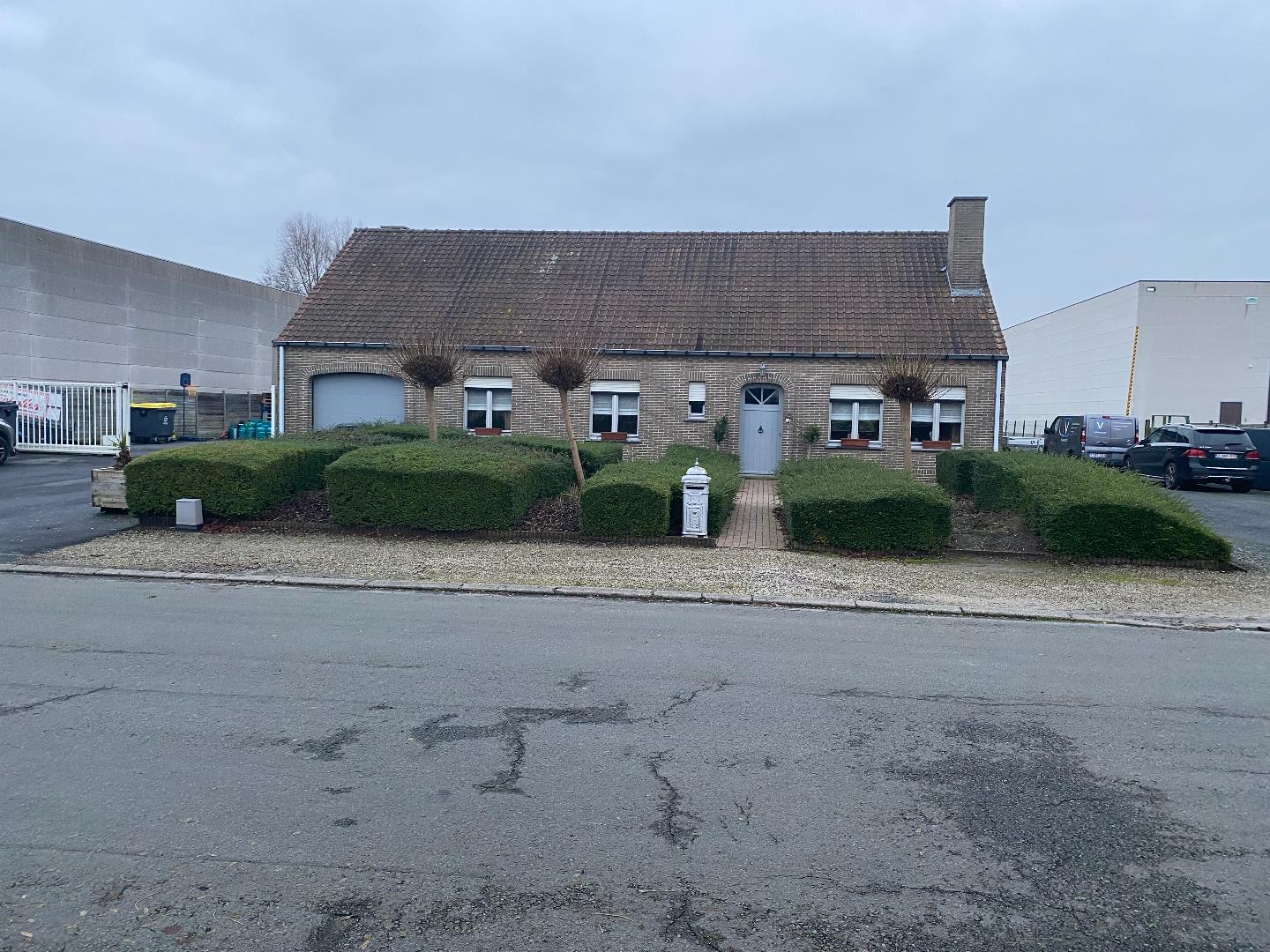 VERKOCHT VICHTE NIJVERHEIDSLAAN 