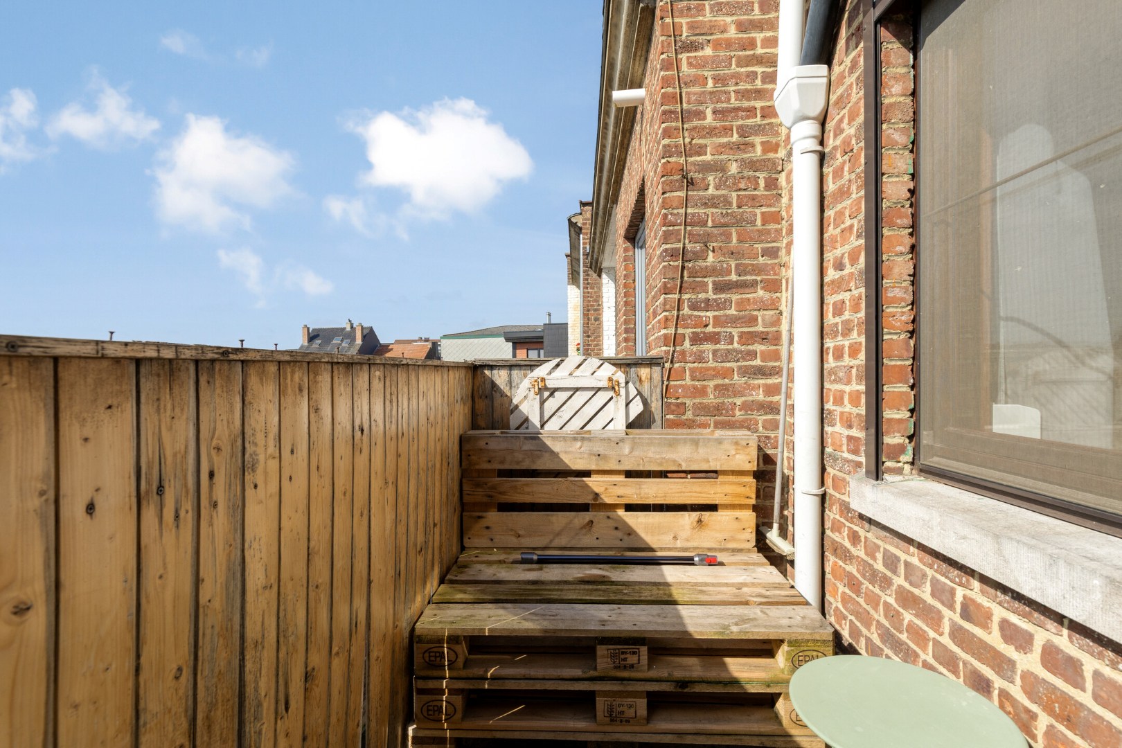 Super gelegen opbrengsteigendom bestaande uit 3 appartementen met tuin in het centrum van Tienen, EPC label C 