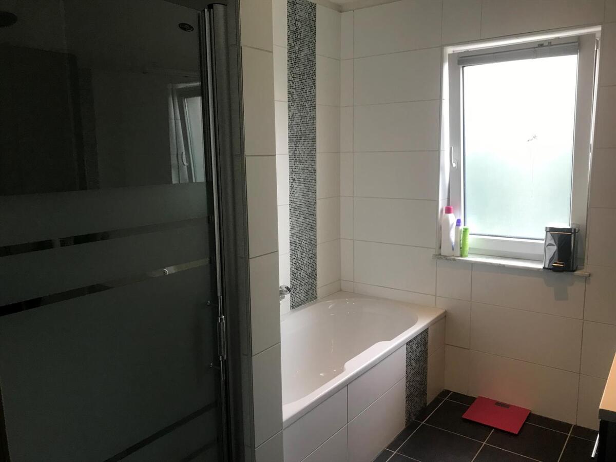 Vrijstaande gelijkvloerswoning met grote tuin 