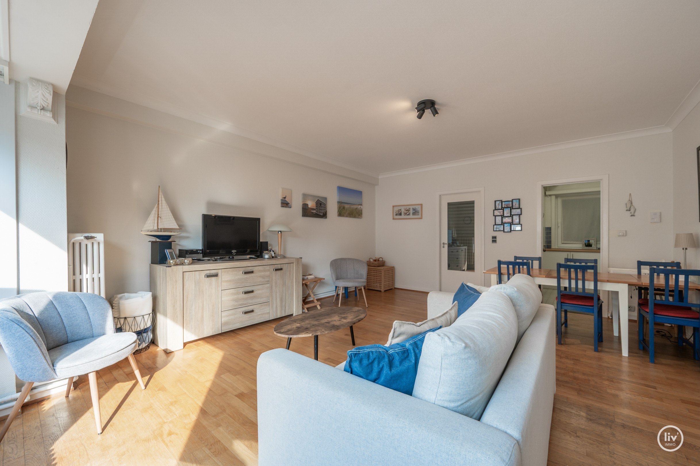 Instapklaar appartement met 2 slaapkamers nabij strand en Lippenslaan te Knokke. 