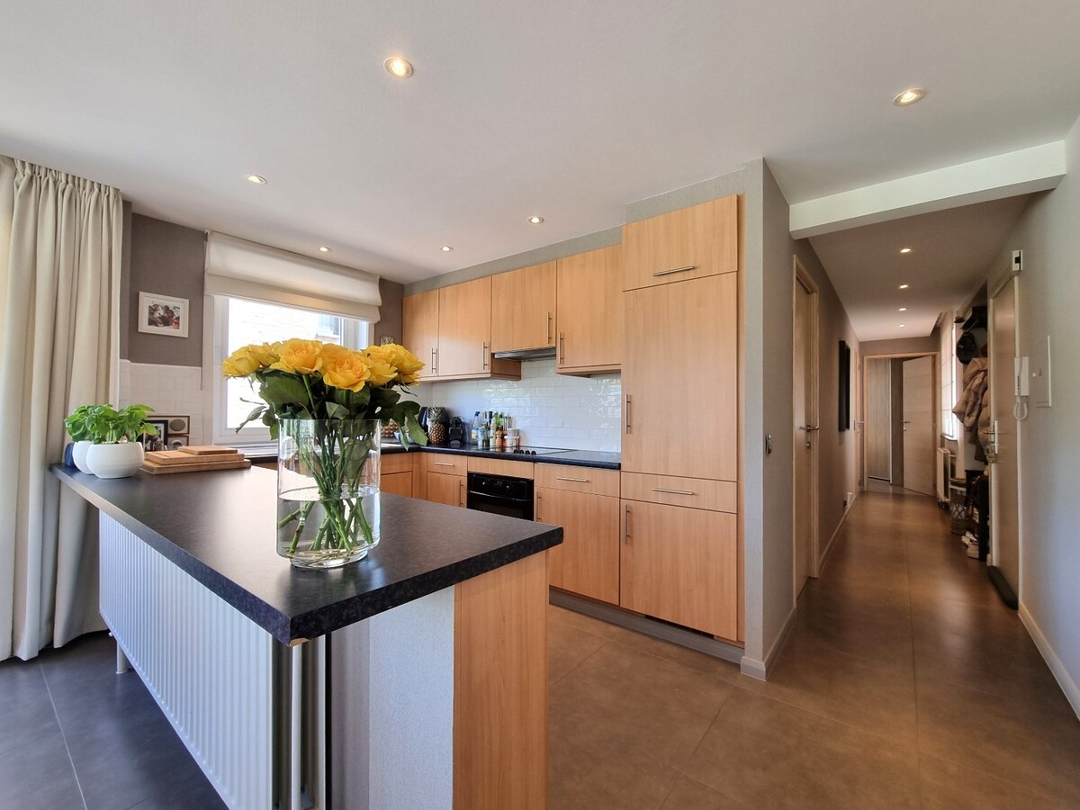 Aangenaam, zeer lichtrijk hoekappartement met open zichten - Heist 