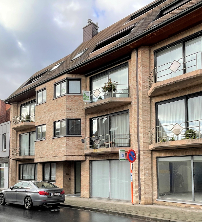 Ruim appartement met twee slaapkamers en garage te centrum Roeselare 