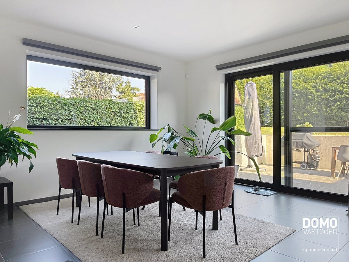 RUIME NIEUWBOUWWONING MET 3 SLAAPKAMERS, TUIN EN TERRAS TE BERINGEN (PAAL) 