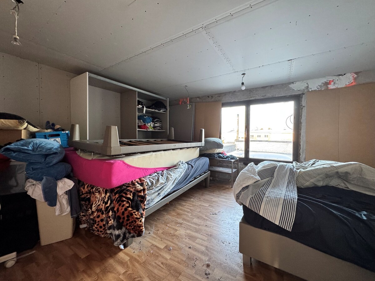 Woning met 4 slaapkamers en parkeerplaatsen te Gistel 