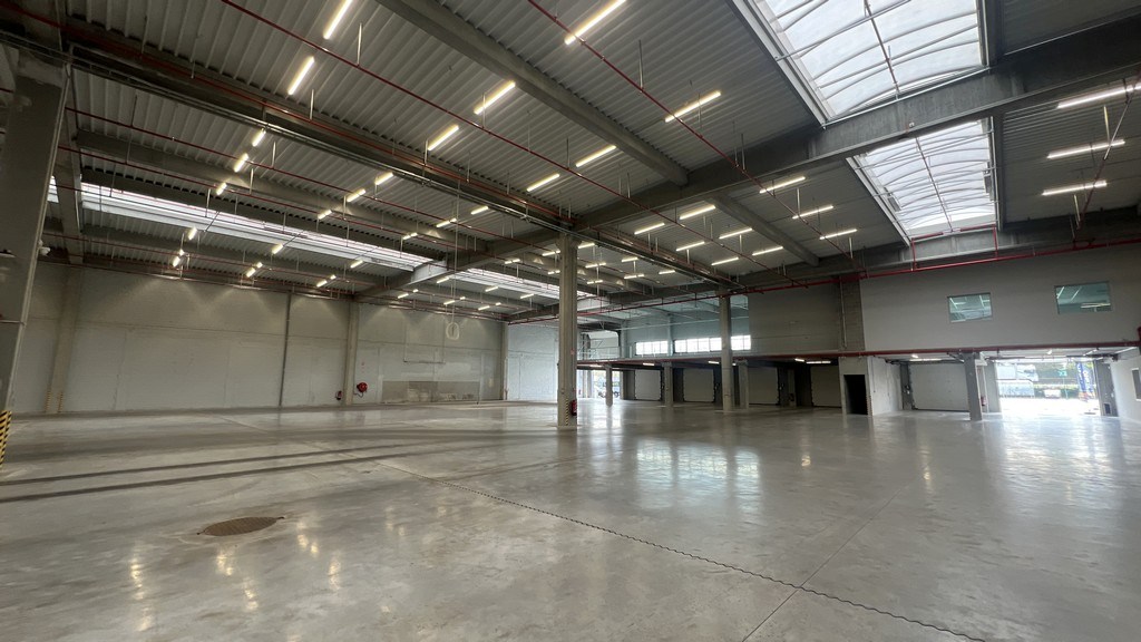 Opslagloodsen met buitenruimte te huur vlakbij afrit E17 in Sint-Niklaas