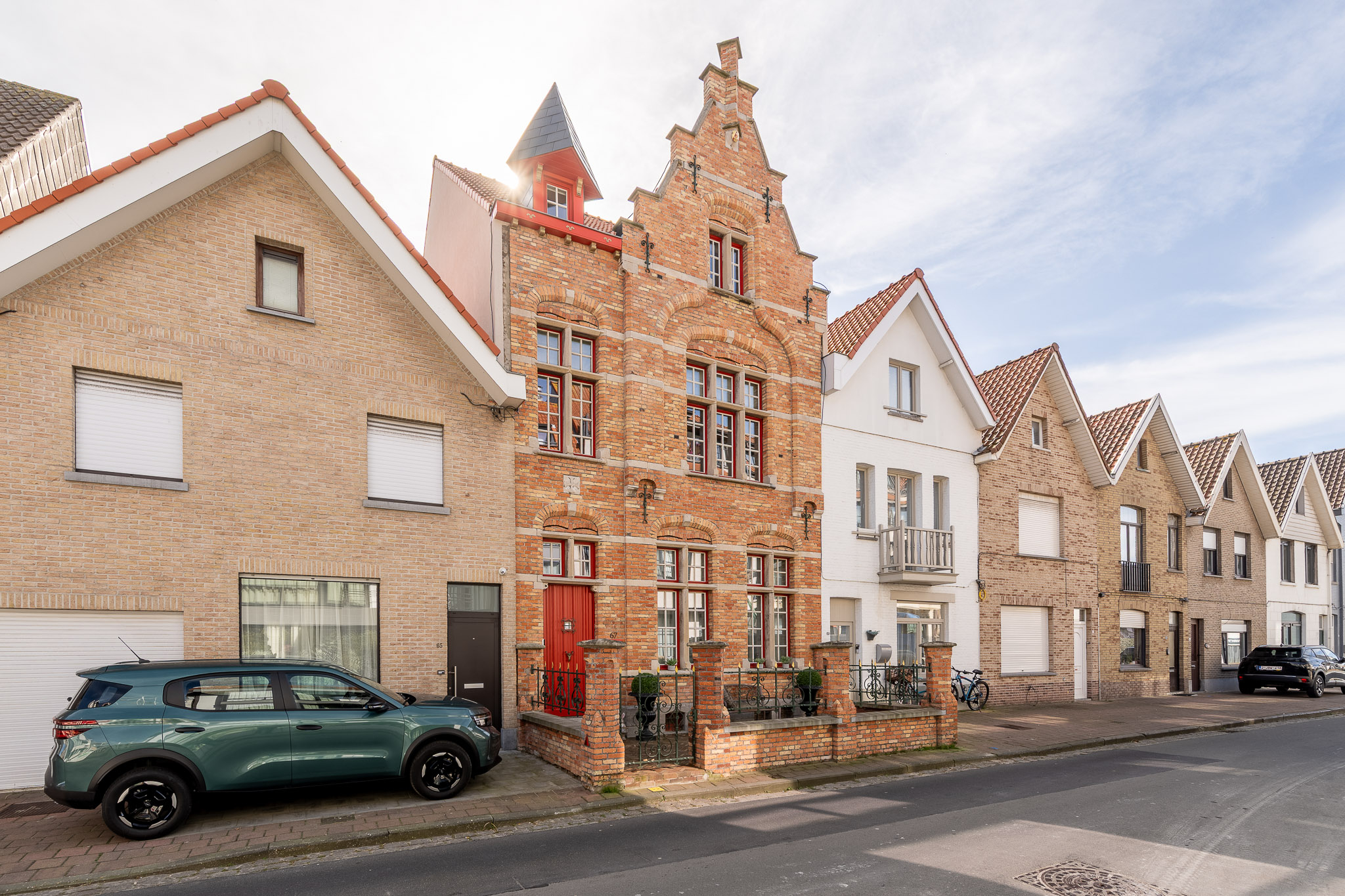 Charmante en karaktervolle herenwoning, met veel smaak gerenoveerd in het centrum van Knokke 