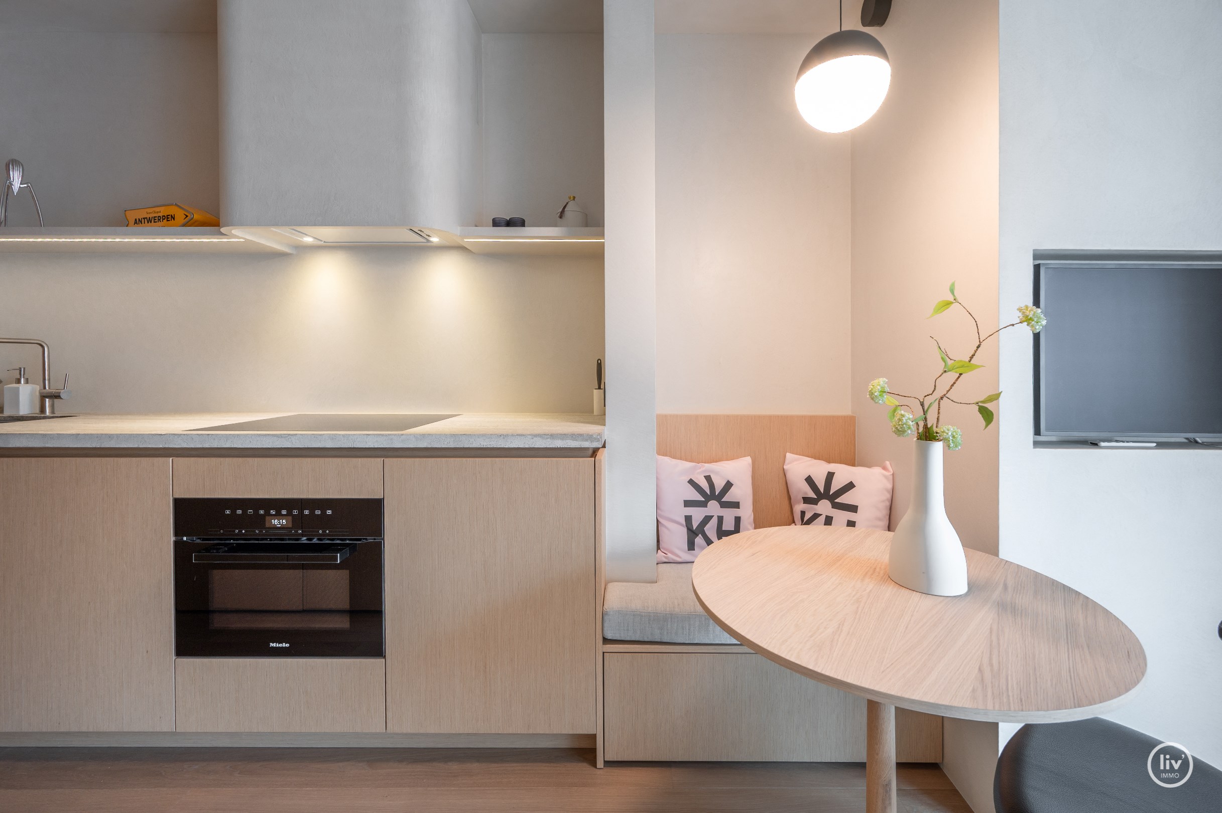 Smaakvol afgewerkt 1 slaapkamer appartement ideaal gelegen nabij Dumortierlaan. 