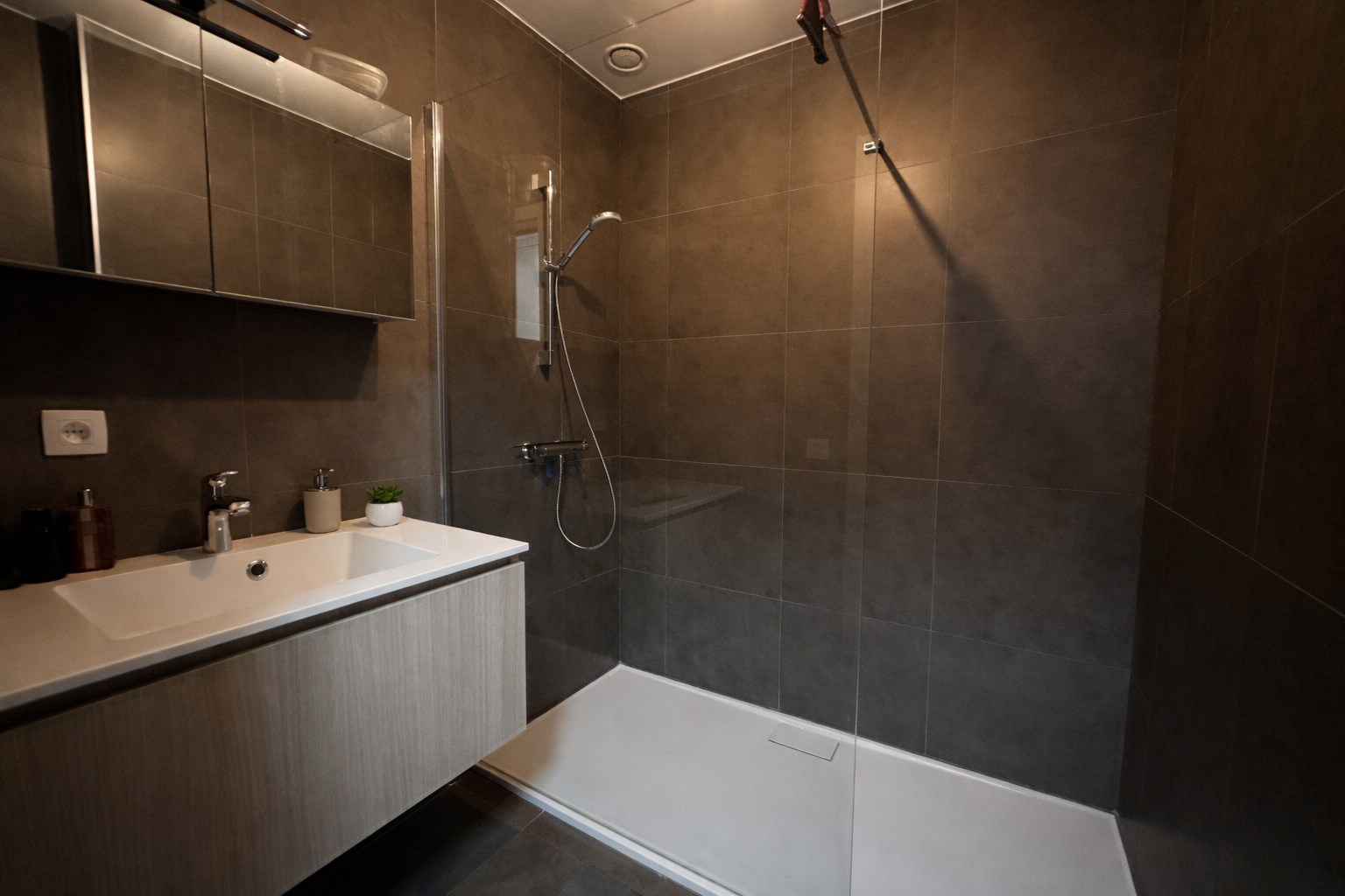 Recent energiezuinig appartement met 2 slaapkamers, zalig zonneterras en garage, Torhout 