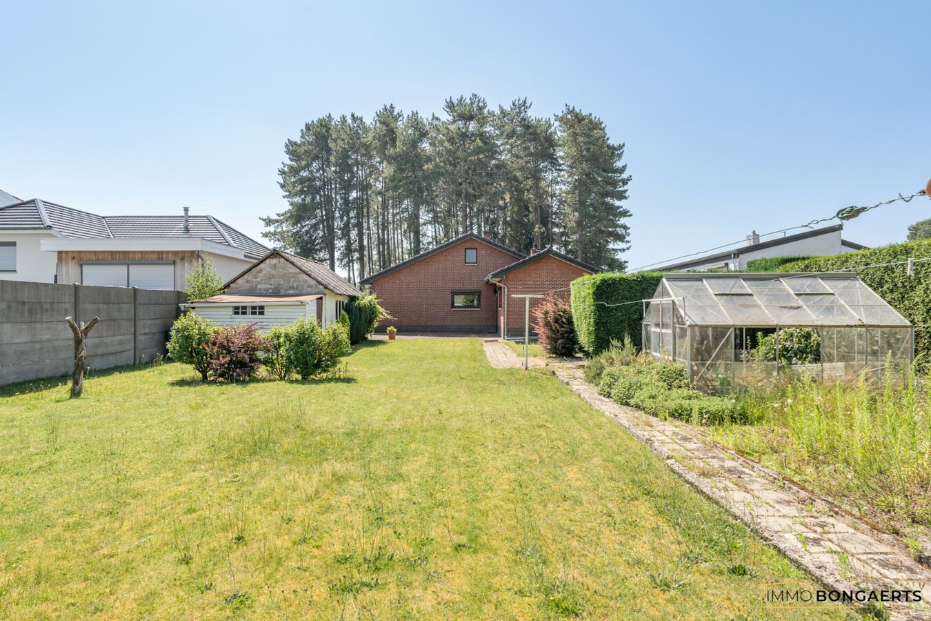 Rustig gelegen bungalow op een mooi perceel van 9 are 