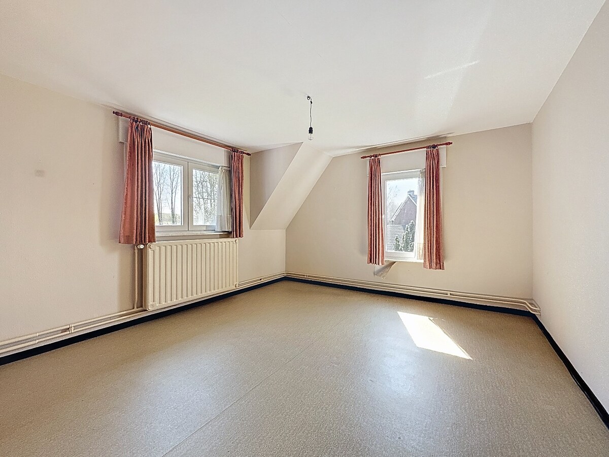 Sixties villa met opslagruimte/garage en zicht op Cotthem 