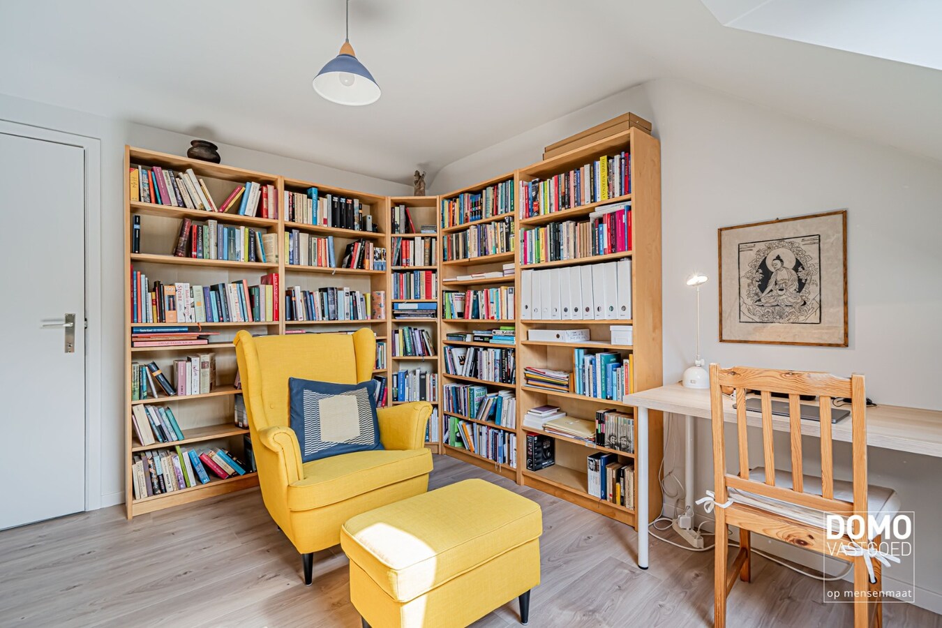 ZUIDWESTELIJK GEORIËNTEERDE DOORZONWONING MET LICHTRIJKE AANBOUW, GEZELLIGE TUIN EN RUIME GARAGE TE KURINGEN (HASSELT) 