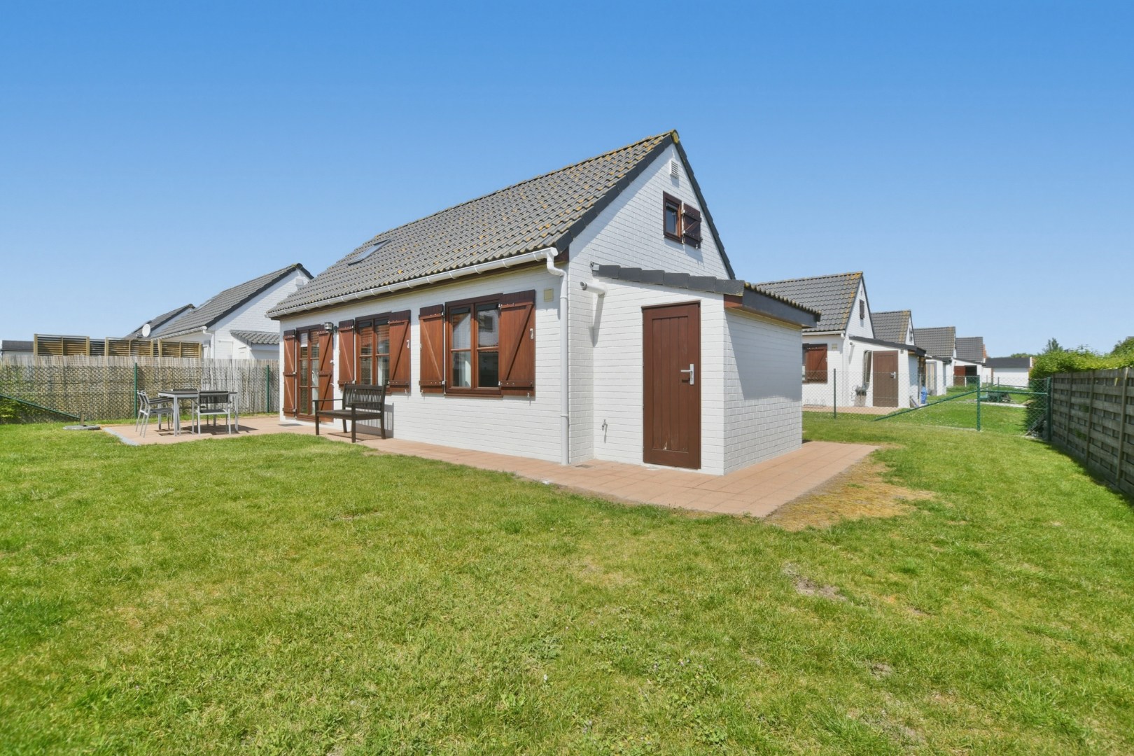 Instapklaar en gemeubeld vissershuisje met tuin en staanplaats in Harendijke! 